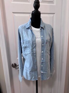 Levi's Light Blue Denim Button-Down Relaxed Fit Shirt - Size Medium